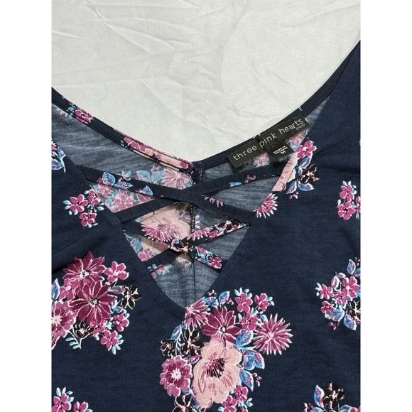 3 Pink Hearts‎ Brand  Multicolored Floral Design V-Neck Dress Size Medium - Picture 7 of 10